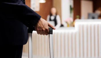 В ГД вносят законопроект о запрете отелям взимать произвольные штрафы