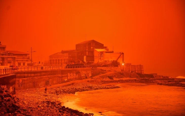 Кроваво-красное небо над Аланьей и Антальей : пылевая буря достигла Турции