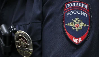 В Шереметьево мужчина бросил ребенка на пол: малыш в коме