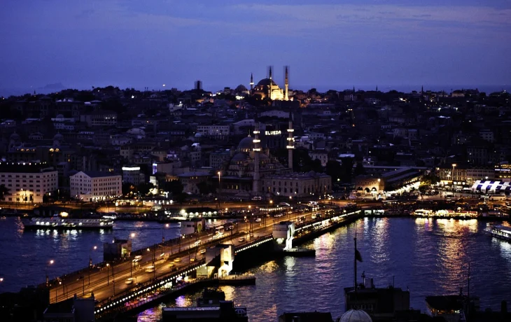 Въезд туристов на автомобилях в центр Стамбула могут сделать платным Въезд туристов на автомобилях в центр Стамбула могут сделать платным