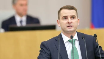 Депутат: в аэропортах нужно выделить отдельную очередь для возвращающихся в РФ россиян