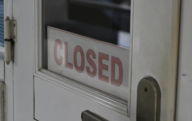 Клиенты и партнеры разорившегося турагентства &laquo;Открытый  мир&raquo; получают исполнительные листы