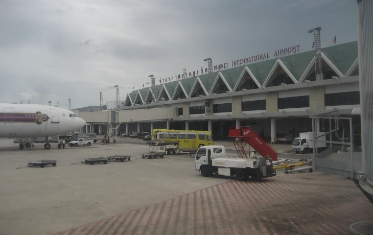 Рейс с Пхукета авиакомпании S7 задержался с вылетом на 16 часов