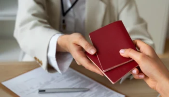 Туристы не спят ради французских шенгенов Туристы не спят ради французских шенгенов