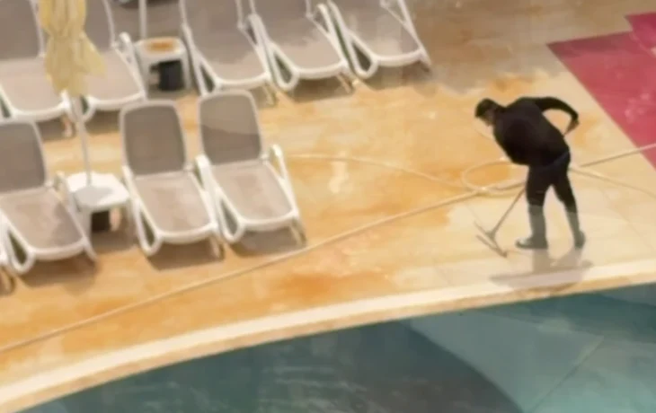 В отелях Турции после &laquo;песчаного дождя&raquo; бассейны пришлось закрывать