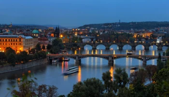 Российские туристы в метро Вены вместо билетов на поезд получили штраф