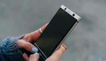 &laquo;Разблокируйте телефон&raquo;: туриста удивила проверка на российской границе