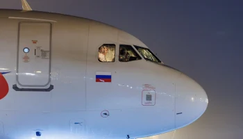Самолет «Уральских авиалиний» вынужденно сел в Астрахани из-за дыма в багажном отсеке
