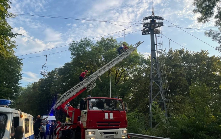 После ЧП на канатке в Нальчике четверо туристов остаются в больнице После ЧП на канатке в Нальчике четверо туристов остаются в больнице