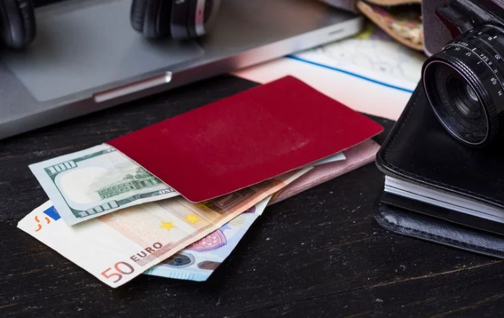 Как в новогодние праздники работают визовые центры и консульства в Москве