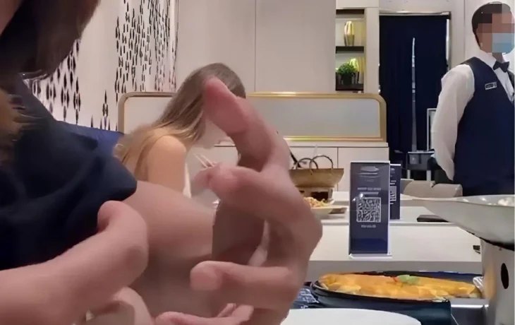 Россиянку оскорбили в ресторане Куала-Лумпура из-за одежды Россиянку оскорбили в ресторане Куала-Лумпура из-за одежды