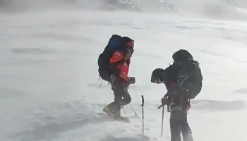 Шанс спасти россиянку на пике Победы может появиться 25 августа