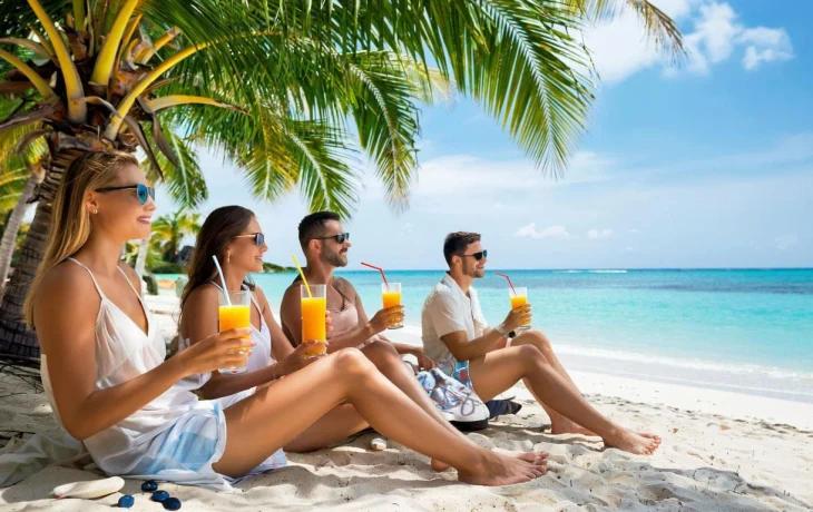 Россияне готовы отдыхать без алкоголя, но пара бокалов не помешает Россияне готовы отдыхать без алкоголя, но пара бокалов не помешает