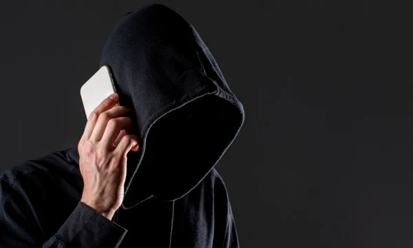 Мошенники все чаще угрожают вернувшимся из-за рубежа туристам