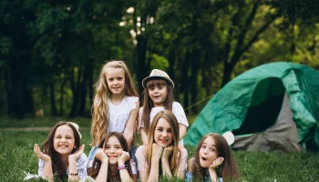 «Чтобы не нюхали клей»: туроператоры призвали помочь им развивать детский туризм