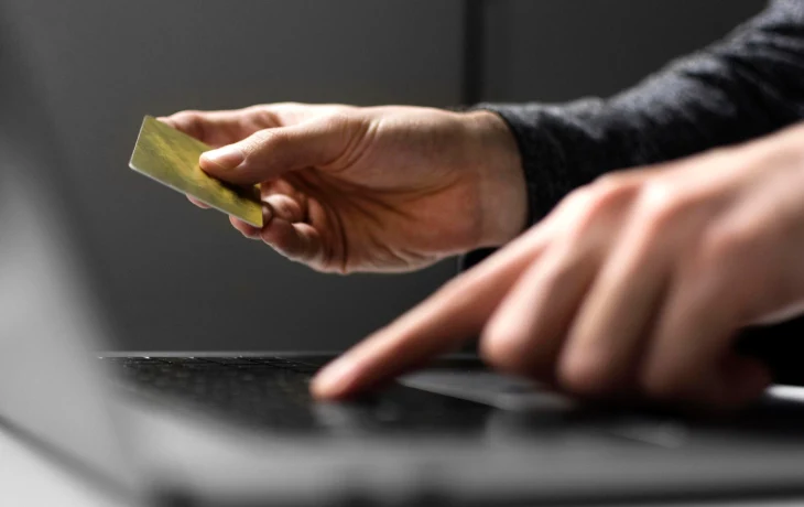 Застрявших в Таиланде российских туристов атакуют мошенники Застрявших в Таиланде российских туристов атакуют мошенники