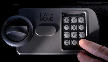 В Адлере горничная попалась на краже из номера