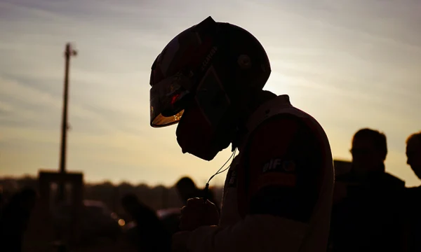 Туристам не удастся попасть на &laquo;Формулу-1&raquo; в Бахрейне и Саудовской Аравии