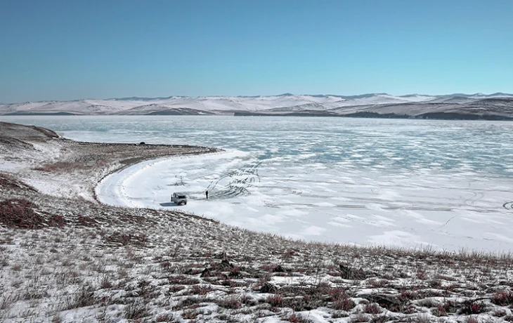 Туристов на Байкале продолжают вывозить на лед Туристов на Байкале продолжают вывозить на лед