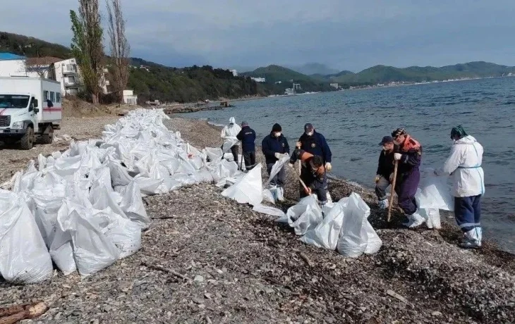 Пожарные ликвидировали открытое горение на морском терминале в Туапсе