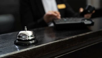 Самостоятельным туристам сложно вернуть деньги за бронь отеля в ОАЭ