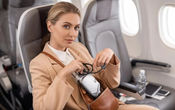 Пауэрбанки в самолете: новые правила есть, а контролировать их некому