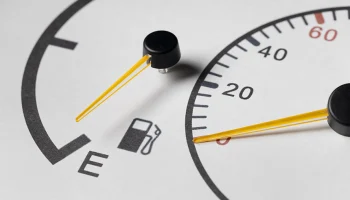 Туристы не могут выехать из Крыма из-за проблем с топливом Туристы не могут выехать из Крыма из-за проблем с топливом