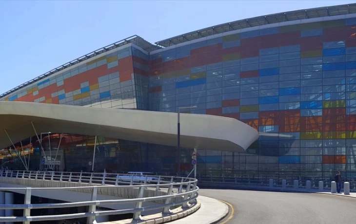 Российские туристы более 18 часов ждут вылета из Еревана в Москву Российские туристы более 18 часов ждут вылета из Еревана в Москву