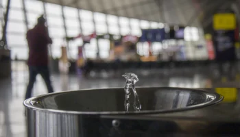 «Народный фронт» обратил внимание на работу авиакомпаний и воду в аэропортах