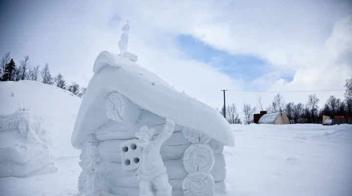 Кировск - Снежная деревня с картой