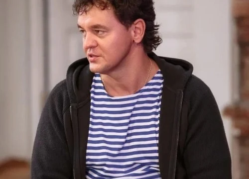 Егор Семёнов, известный как православный бизнесмен, спел свою песню «Говорить по-русски» Егор Семёнов, известный как православный бизнесмен, спел свою песню «Говорить по-русски»