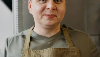 Особый рецепт заварного хлеба с инжиром и черносливом в Sage создаёт уют и тепло московских утра