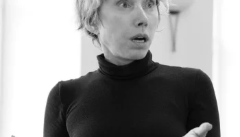 Новая роль Елены Воробей: иронический детектив в ЦДКЖ 4 апреля 2026