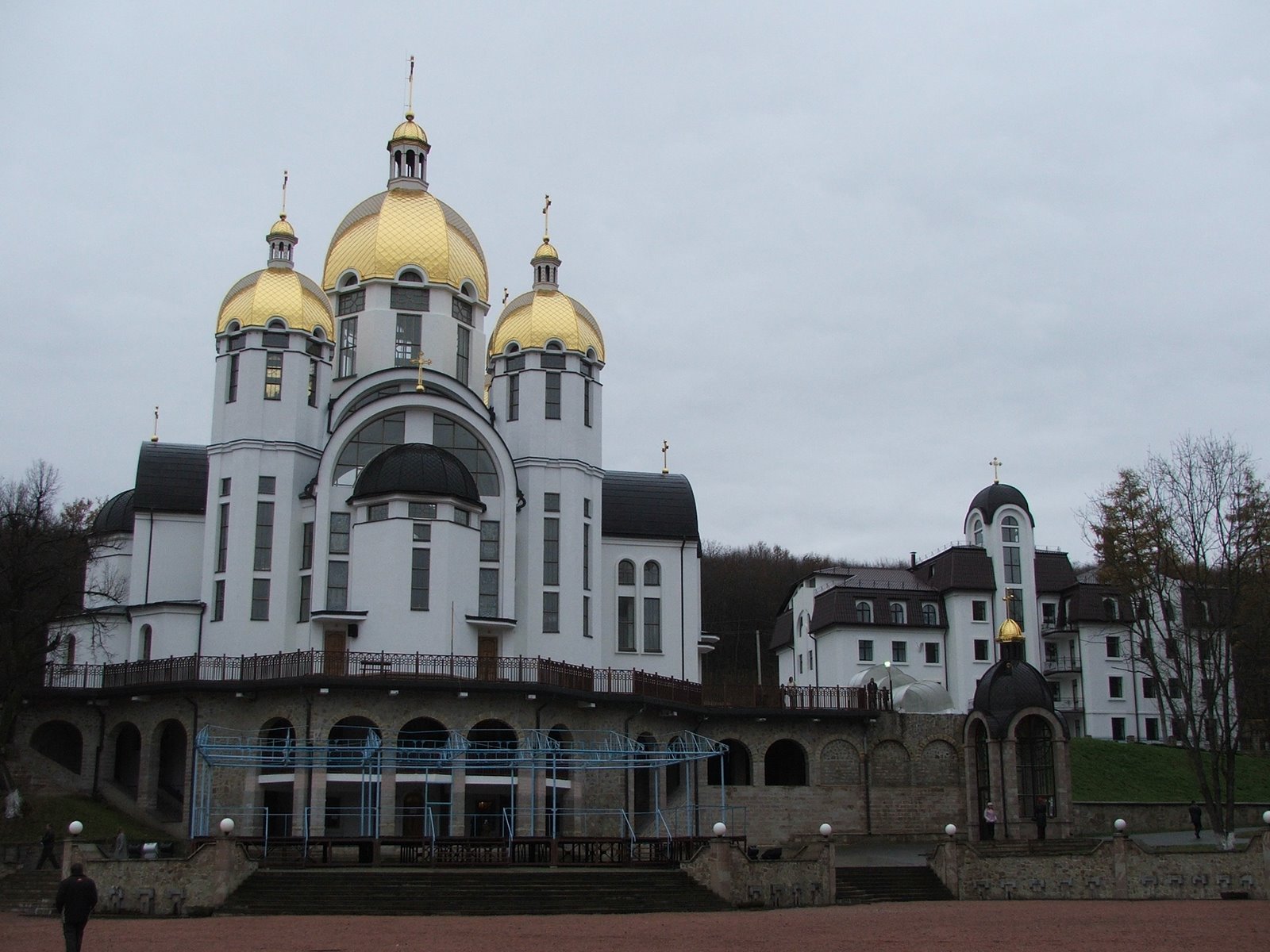 Собор Зарваницкой Божьей Матери Фото достопримечательностей Карпат и Закарпатья: Собор Зарваницкой Божьей Матери