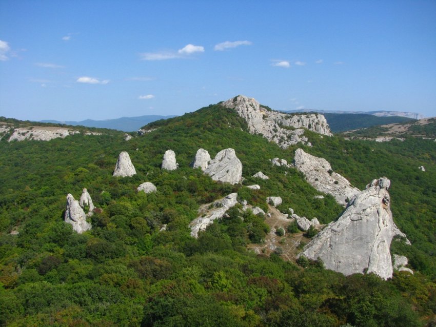 Скалы Тышлар они же Кибен-Кая, Храм Солнца, Цветок Силы и даже Крымский Стоунхендж Фото достопримечательностей Крыма и ЮБК: Скалы Тышлар они же Кибен-Кая, Храм Солнца, Цветок Силы и даже Крымский Стоунхендж