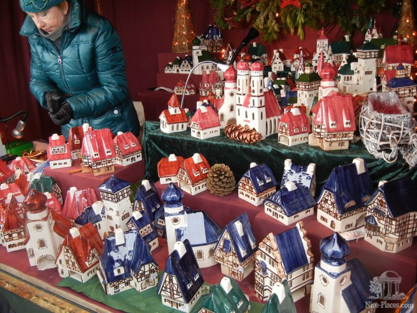 Павильон с красивыми подсвечниками, аналогов больше нигде не видели Фото достопримечательностей Вены: Павильон с красивыми подсвечниками, аналогов больше нигде не видели