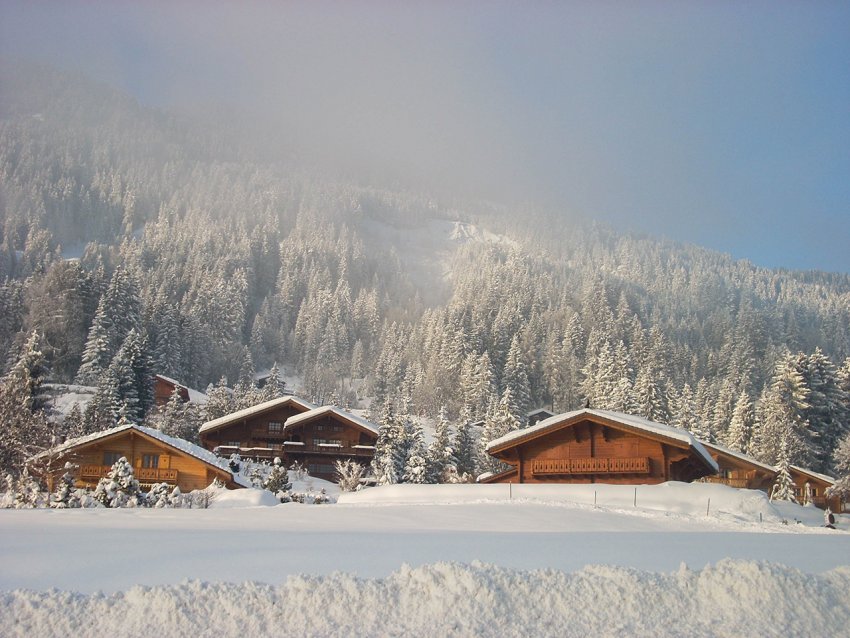 Виллар - жить в альпийском шале, затерянном в горах, - это ли не счастье? Фото достопримечательностей Швейцарии: Виллар - жить в альпийском шале, затерянном в горах, - это ли не счастье?