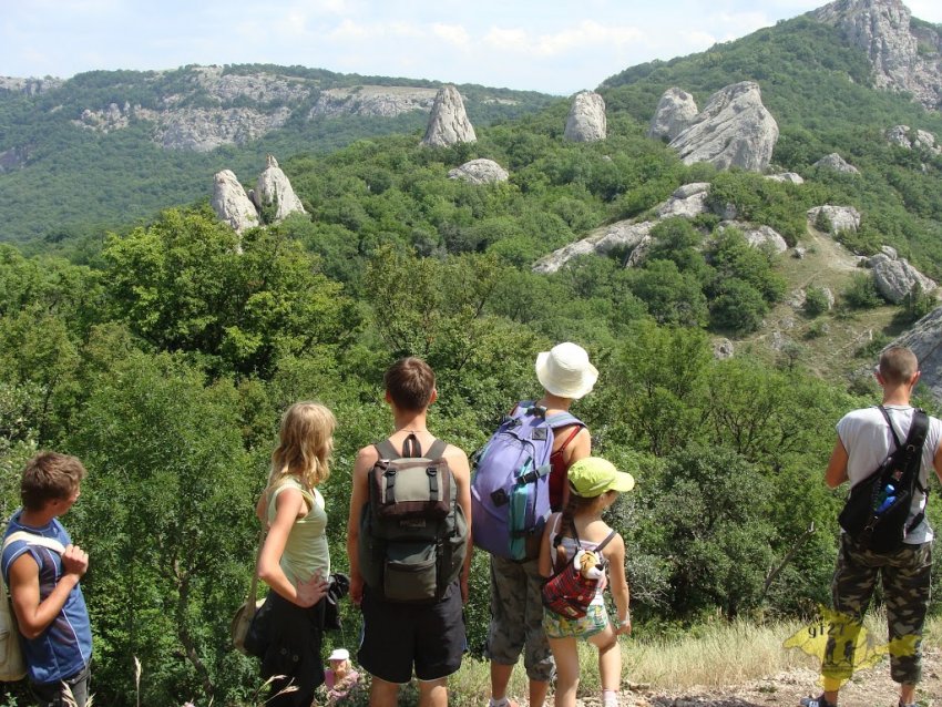 Словно лепестки гигантского таинственного цветка, раскинулись скалы Тышлар Фото достопримечательностей Крыма и ЮБК: Словно лепестки гигантского таинственного цветка, раскинулись скалы Тышлар