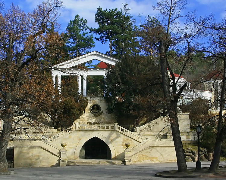 Лермонтовская площадка в Кисловодске Фото достопримечательностей Кавказа и Черноморского побережья: Лермонтовская площадка в Кисловодске