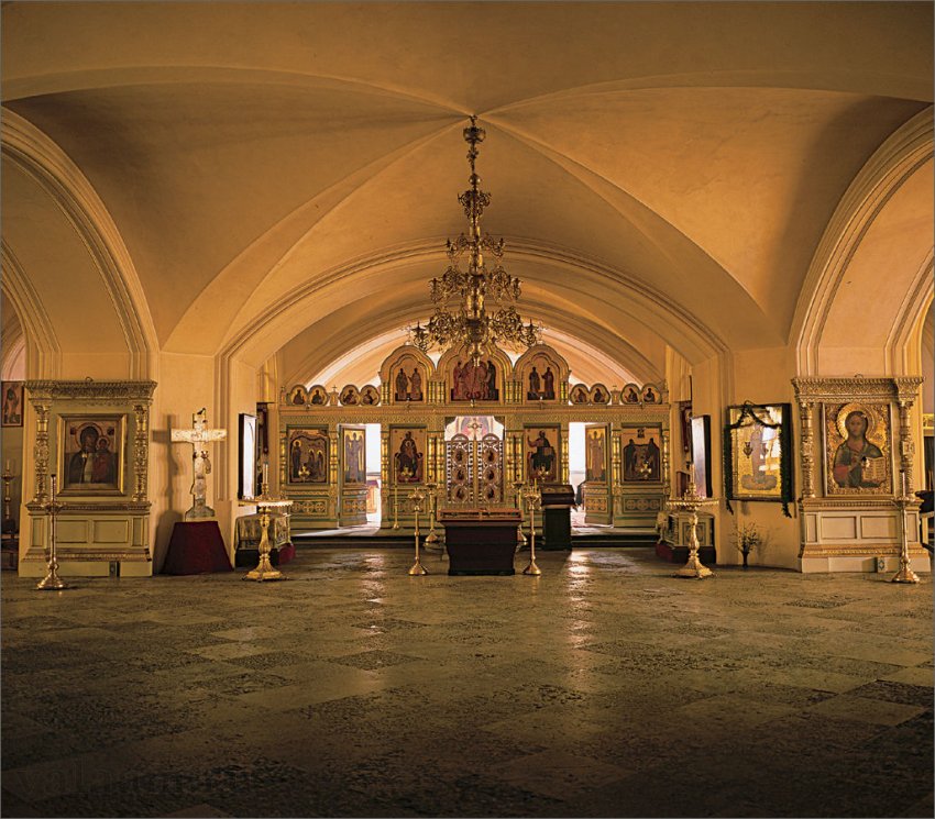 Интерьер нижнего храма имени Св. Германа и Сергия Фото достопримечательностей Карелии: Интерьер нижнего храма имени Св. Германа и Сергия