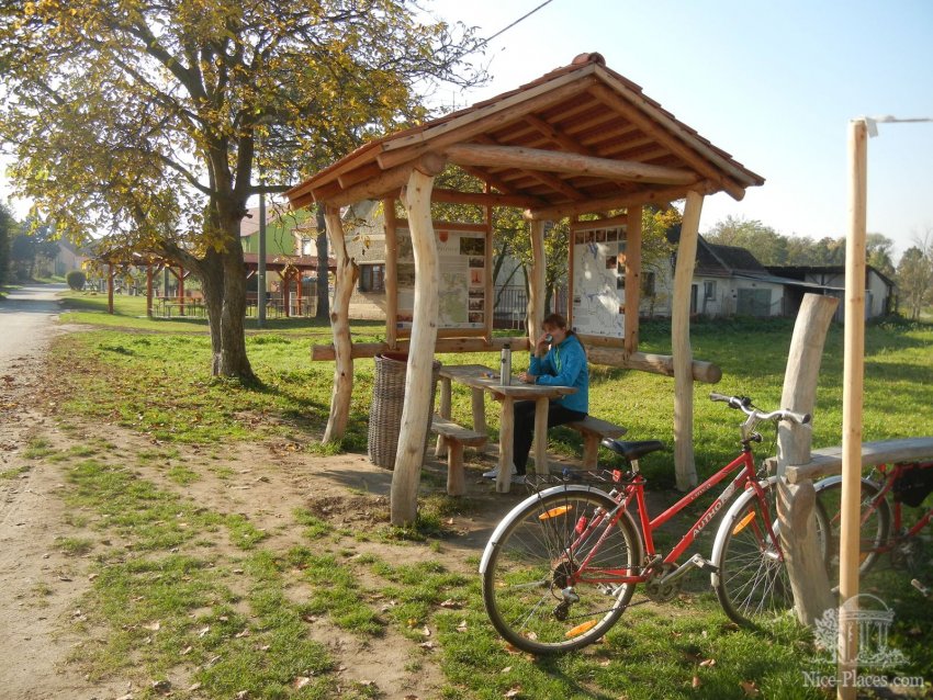 Вторая остановочка недалеко от Янув Града, перекусываем и пьем чай Фото достопримечательностей Чехии: Вторая остановочка недалеко от Янув Града, перекусываем и пьем чай