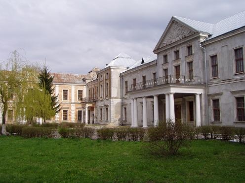 Вишневец. Дворец Вишневецких Фото достопримечательностей Карпат и Закарпатья: Вишневец. Дворец Вишневецких
