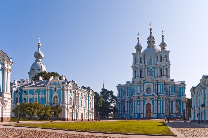 Смольный монастырь в Санкт-Петербурге Фото достопримечательностей Санкт-Петербурга и области: Смольный монастырь в Санкт-Петербурге
