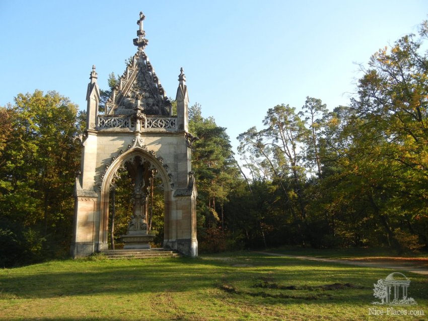 Готическая часовня Святого Губерта Фото достопримечательностей Чехии: Готическая часовня Святого Губерта