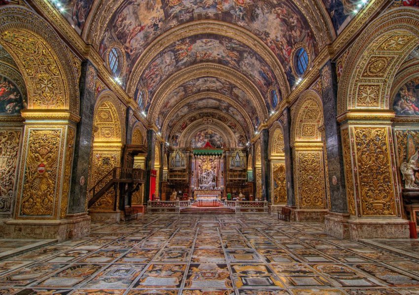 Собор Святого Иоанна внутри Фото достопримечательностей других стран Европы: Собор Святого Иоанна внутри