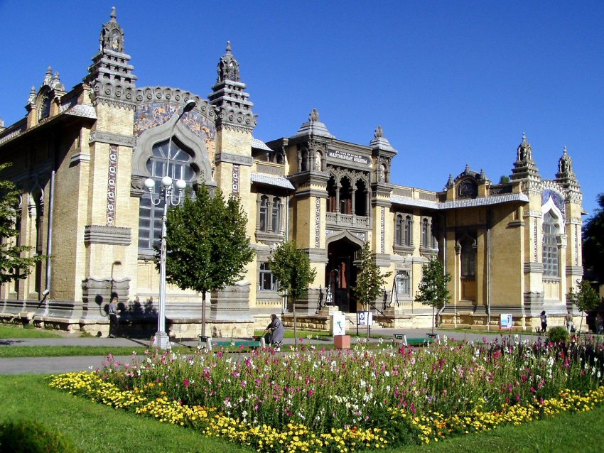 Здание главных нарзанных ванн в Кисловодске Фото достопримечательностей Кавказа и Черноморского побережья: Здание главных нарзанных ванн в Кисловодске