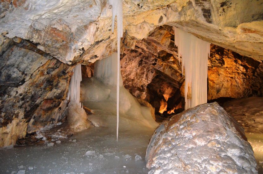 Демановская ледяная пещера (Demänovská ľadová jaskyňa) Фото достопримечательностей Словакии: Демановская ледяная пещера (Demänovská ľadová jaskyňa)
