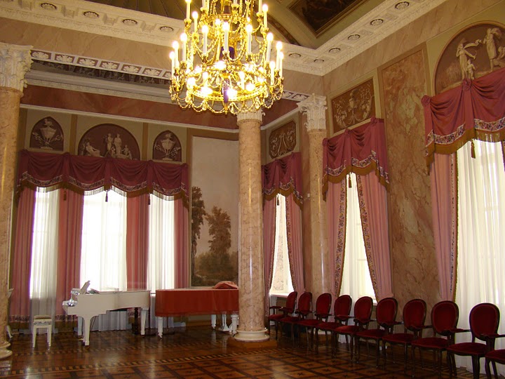 Розовая гостиная. Концерты здесь проходят каждую вторую и четвертую среду месяца Фото достопримечательностей Москвы и Подмосковья: Розовая гостиная. Концерты здесь проходят каждую вторую и четвертую среду месяца