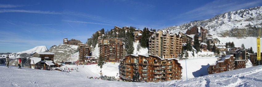 Панорама французского горнолыжного курорта Авориаз (Avoriaz) Фото достопримечательностей Франции: Панорама французского горнолыжного курорта Авориаз (Avoriaz)