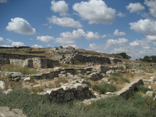 Городище Пантикапей - все что осталось от древнегреческого города Фото достопримечательностей Крыма и ЮБК: Городище Пантикапей - все что осталось от древнегреческого города